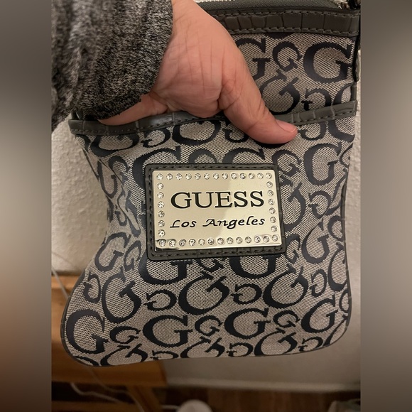 Guess Handbags - Guess crossbody purse-EUC